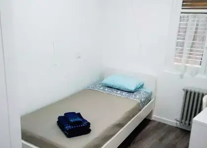 Se alquila habitación en apartamento de 4 dormitorios en Salamanca en Salamanca