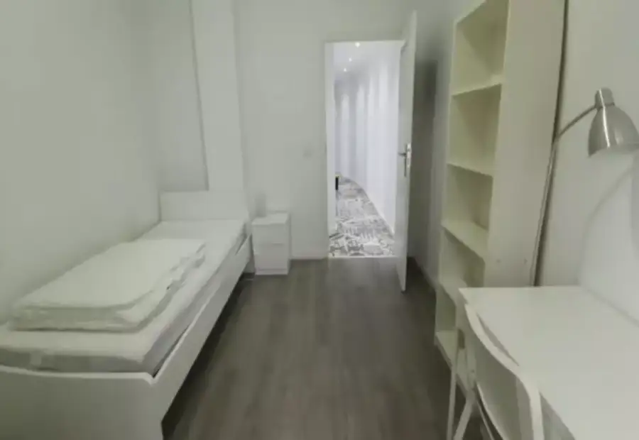 Se alquila habitación en apartamento de 4 dormitorios en Salamanca en Salamanca
