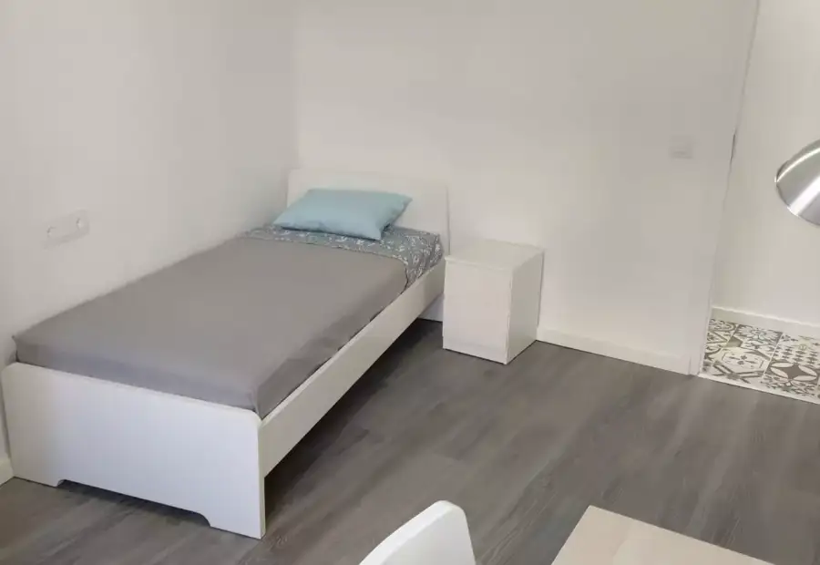 Se alquila habitación en apartamento de 4 dormitorios en Salamanca en Salamanca