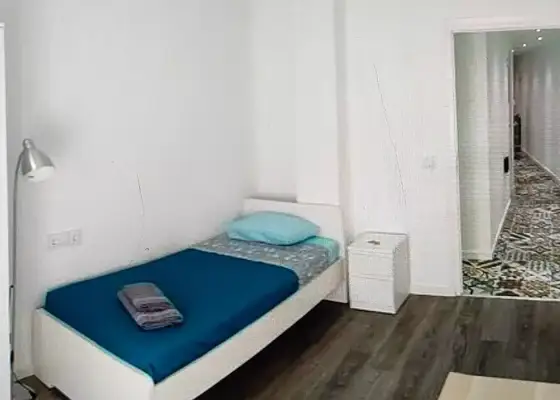 Se alquila habitación en apartamento de 4 dormitorios en Salamanca