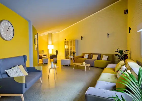Se alquila habitación en piso compartido de 1 habitación en Ensanche-Zabalgunea, gastos incluidos, solo estudiantes. en Pamplona