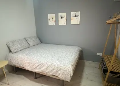 Se alquila habitación en piso compartido de 2 habitaciones en Alicante perfecta para mujeres. en Alicante (Alacant)