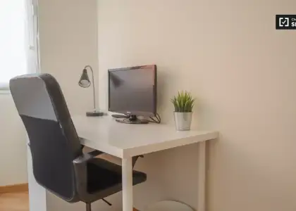 Se alquila habitación en piso compartido de 2 habitaciones en Vista Alegre en Madrid
