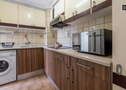 Se alquila habitación en piso compartido de 3 habitaciones en Aiora. en Valencia