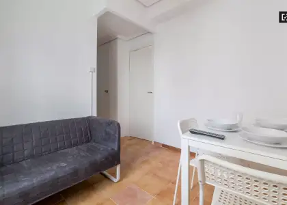 Se alquila habitación en piso compartido de 3 habitaciones en Aiora. en Valencia