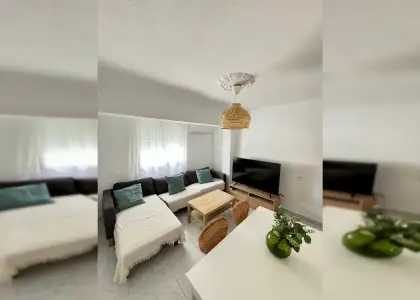 Se alquila habitación en piso compartido de 3 habitaciones en Barrio Alto, todos los gastos incluidos. en Almería