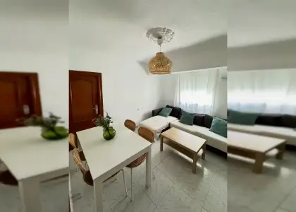 Se alquila habitación en piso compartido de 3 habitaciones en Barrio Alto, todos los gastos incluidos. en Almería