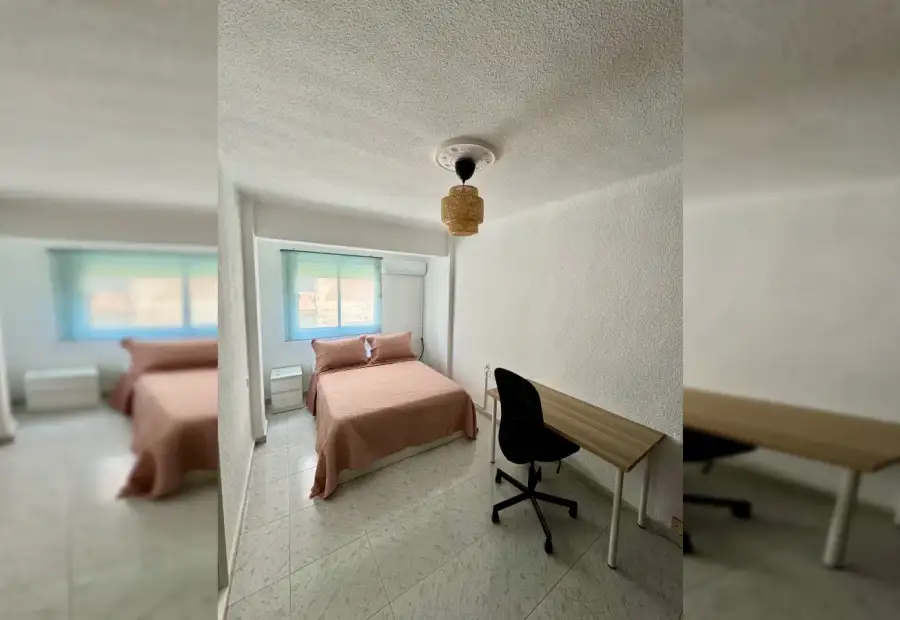 Se alquila habitación en piso compartido de 3 habitaciones en Barrio Alto, todos los gastos incluidos. en Almería