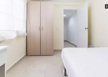 Se alquila habitación en piso compartido de 3 habitaciones en Cabanyal-Canyamelar en Valencia
