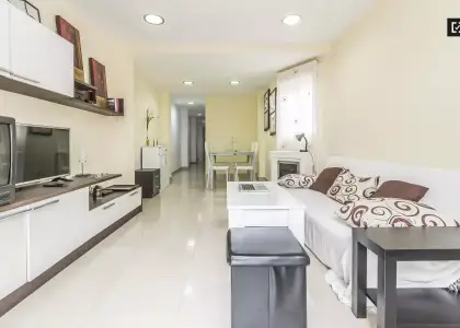 Se alquila habitación en piso compartido de 3 habitaciones en Cabanyal-Canyamelar en Valencia
