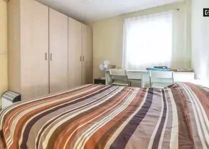 Se alquila habitación en piso compartido de 3 habitaciones en Cabanyal-Canyamelar en Valencia