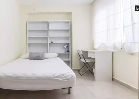 Se alquila habitación en piso compartido de 3 habitaciones en Cabanyal-Canyamelar en Valencia