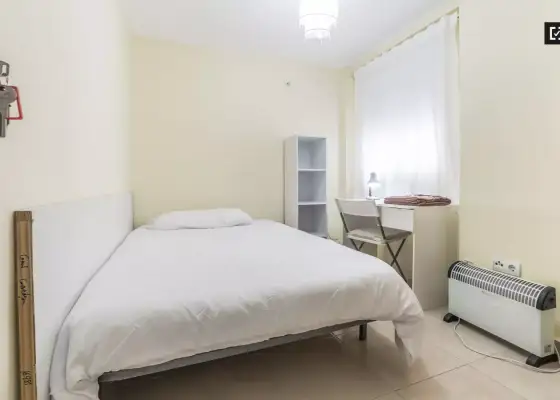 Se alquila habitación en piso compartido de 3 habitaciones en Cabanyal-Canyamelar en Valencia