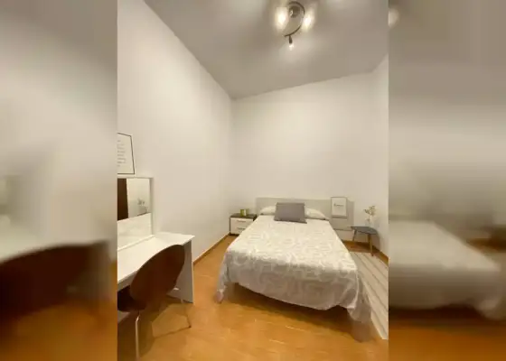 Se alquila habitación en piso compartido de 3 habitaciones en Centro Histórico, todos los gastos incluidos. en Málaga