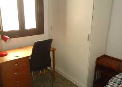 Se alquila habitación en piso compartido de 3 habitaciones en Ciudad Jardín en Córdoba