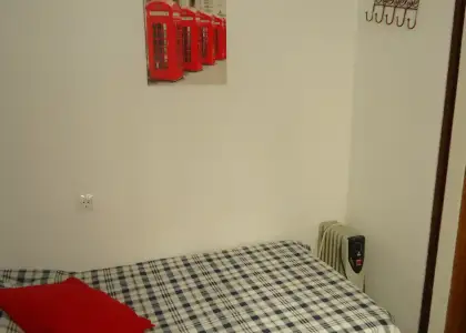 Se alquila habitación en piso compartido de 3 habitaciones en Ciudad Jardín en Córdoba