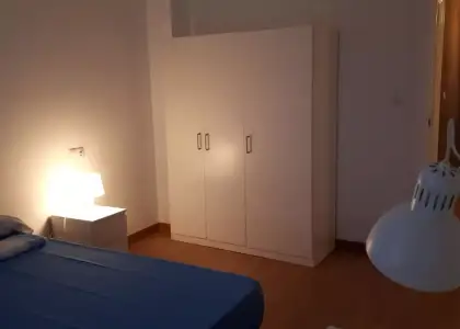 Se alquila habitación en piso compartido de 3 habitaciones en Murcia. en Murcia