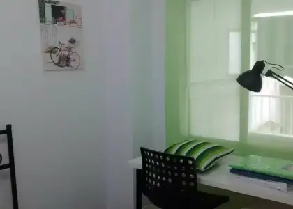 Se alquila habitación en piso compartido de 3 habitaciones en Murcia. en Murcia