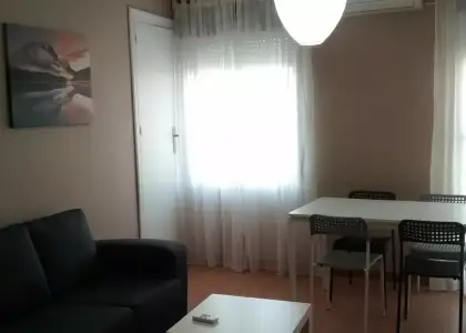 Se alquila habitación en piso compartido de 3 habitaciones en Murcia. en Murcia
