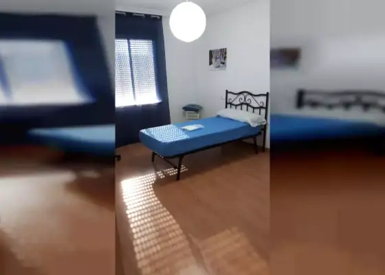 Se alquila habitación en piso compartido de 3 habitaciones en Murcia.