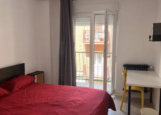Se alquila habitación en piso compartido de 3 habitaciones en Salamanca, gastos incluidos