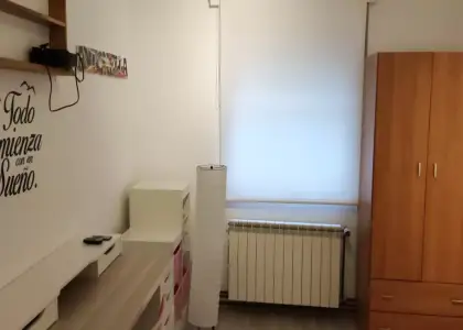 Se alquila habitación en piso compartido de 3 habitaciones en Santander, gastos incluidos en Santander