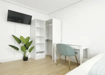 Se alquila habitación en piso compartido de 3 habitaciones en Santander. en Santander