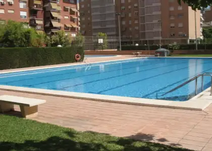 Se alquila habitación en piso compartido de 4 habitaciones en Alicante. en Alicante (Alacant)