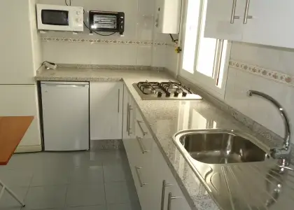 Se alquila habitación en piso compartido de 4 habitaciones en Cercadilla-Medina Azahara. en Córdoba