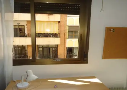Se alquila habitación en piso compartido de 4 habitaciones en Cercadilla-Medina Azahara. en Córdoba