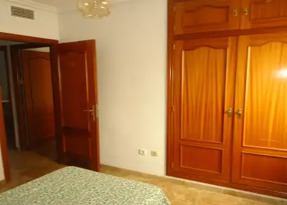Se alquila habitación en piso compartido de 4 habitaciones en Cercadilla-Medina Azahara. en Córdoba