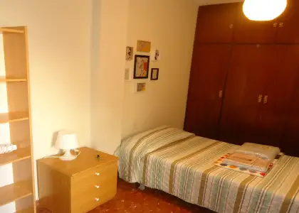 Se alquila habitación en piso compartido de 4 habitaciones en Ciudad Jardín, Córdoba. en Córdoba