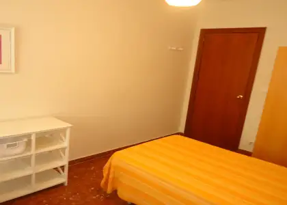Se alquila habitación en piso compartido de 4 habitaciones en Ciudad Jardín, Córdoba. en Córdoba