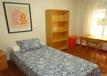 Se alquila habitación en piso compartido de 4 habitaciones en Ciudad Jardín, Córdoba. en Córdoba