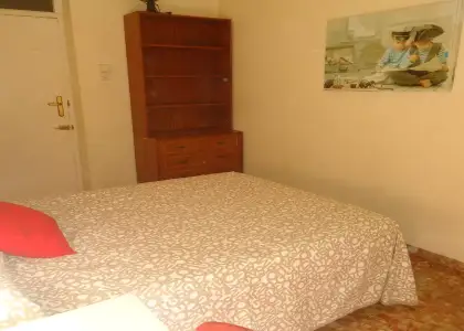 Se alquila habitación en piso compartido de 4 habitaciones en Ciudad Jardín en Córdoba
