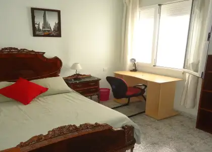 Se alquila habitación en piso compartido de 4 habitaciones en Ciudad Jardín en Córdoba