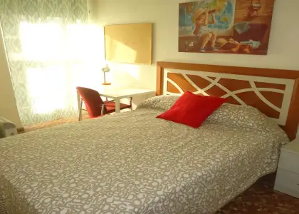 Se alquila habitación en piso compartido de 4 habitaciones en Ciudad Jardín en Córdoba
