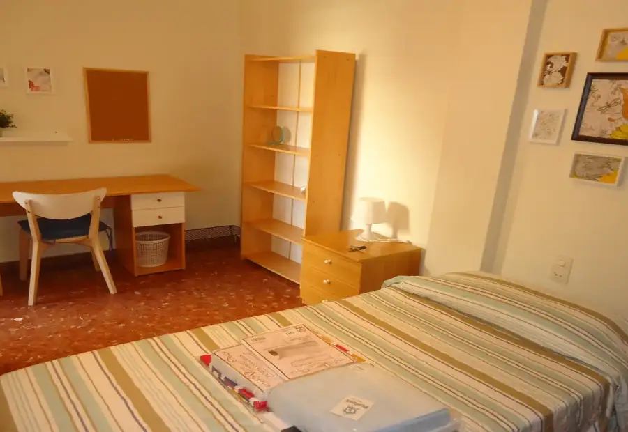 Se alquila habitación en piso compartido de 4 habitaciones en Ciudad Jardín, Córdoba. en Córdoba