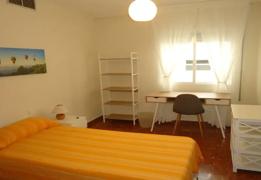 Se alquila habitación en piso compartido de 4 habitaciones en Ciudad Jardín, Córdoba. en Córdoba