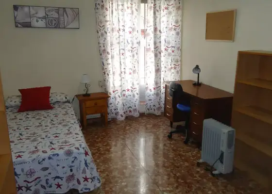 Se alquila habitación en piso compartido de 4 habitaciones en Ciudad Jardín en Córdoba