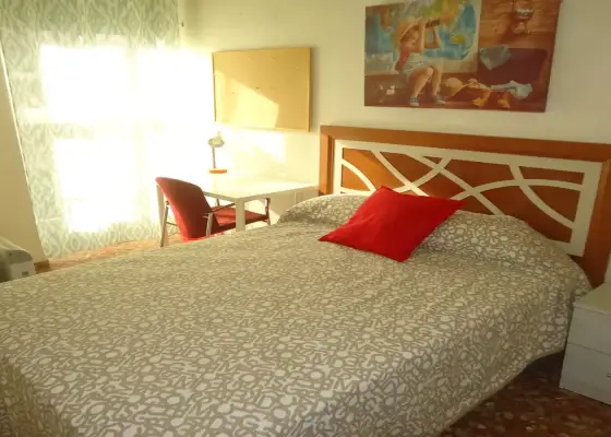 Se alquila habitación en piso compartido de 4 habitaciones en Ciudad Jardín en Córdoba