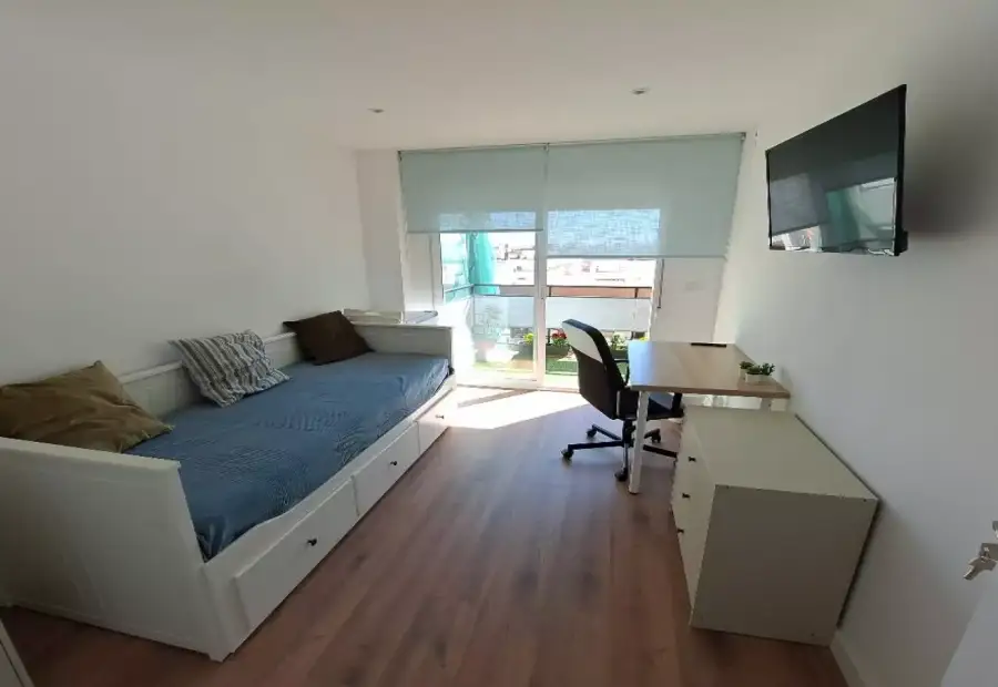 Se alquila habitación en piso compartido de 4 habitaciones en La Creu del Grau, solo chicas en Valencia