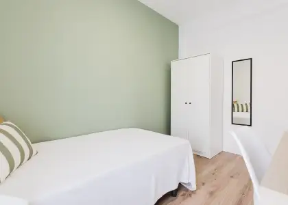 Se alquila habitación en piso compartido de 4 habitaciones en La Malva-Rosa en Valencia