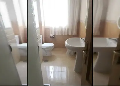 Se alquila habitación en piso compartido de 4 habitaciones en San Vicente del Raspeig, todos los gastos incluidos, solo profesionales. en Alicante (Alacant)