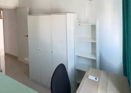 Se alquila habitación en piso compartido de 4 habitaciones en Santa Rita, todos los gastos incluidos. en Almería