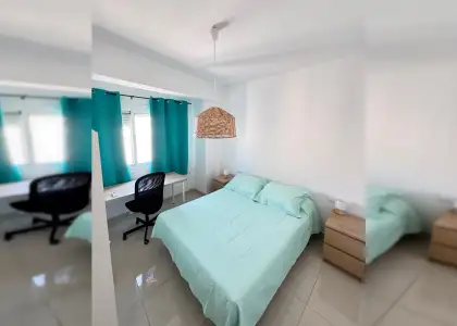 Se alquila habitación en piso compartido de 4 habitaciones en Santa Rita, todos los gastos incluidos. en Almería