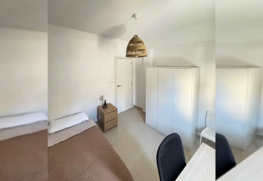 Se alquila habitación en piso compartido de 4 habitaciones en Santa Rita, todos los gastos incluidos. en Almería