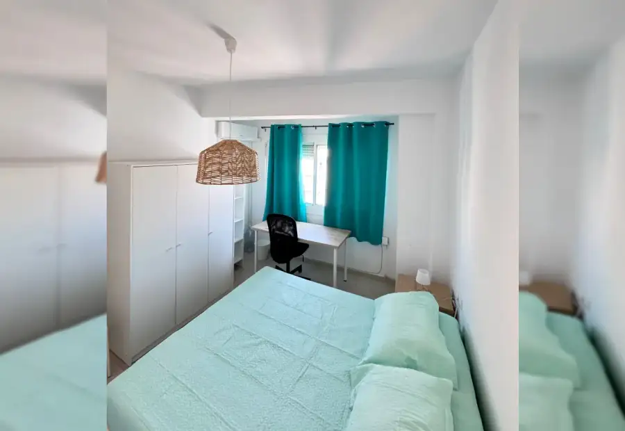 Se alquila habitación en piso compartido de 4 habitaciones en Santa Rita, todos los gastos incluidos. en Almería