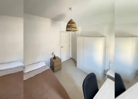 Se alquila habitación en piso compartido de 4 habitaciones en Santa Rita, todos los gastos incluidos. en Almería