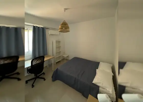 Se alquila habitación en piso compartido de 4 habitaciones en Santa Rita, todos los gastos incluidos. en Almería